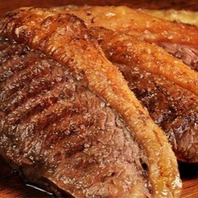 Delicie-se com a nossa 'Picanha Big Especial', uma seleção da 'Pratos Big Especiais'. Este prato traz a suculenta Picanha Bovina, perfeitamente grelhada, acompanhada de um arroz com brócolis vibrante e saboroso, uma batata noisette crocante por fora e macia por dentro, um feijão cuidadosamente temperado, palmito fresco e tenro, um molho à campanha que agrega uma explosão de sabores, e uma farofa torradinha e deliciosa. Uma combinação perfeita de ingredientes que certamente irá encantar o seu paladar e te deixar com aquele gostinho de quero mais!