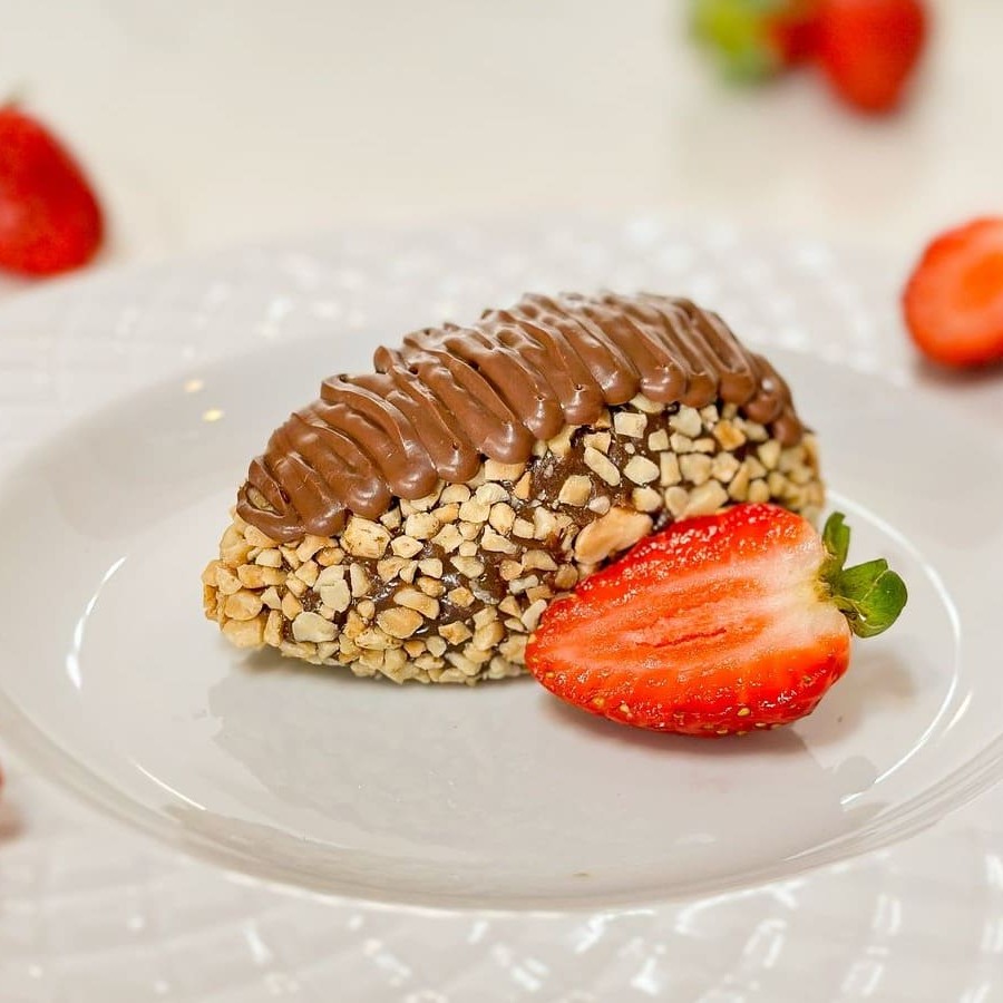 Deliciosas, cremosas e recheadas com morango! Uma explosão de sabor em cada mordida.