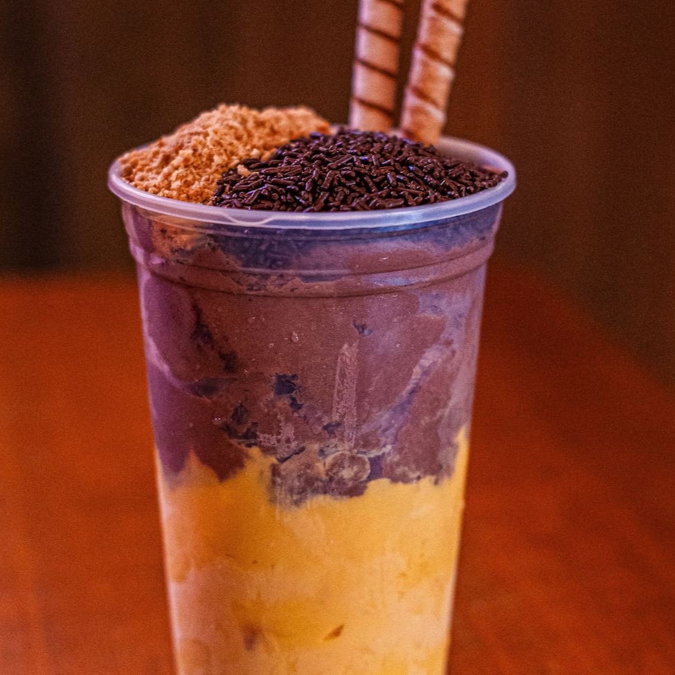 Combine diferentes sabores de sorvete com complementos e coberturas do seu jeito. Açaí do Popeye.