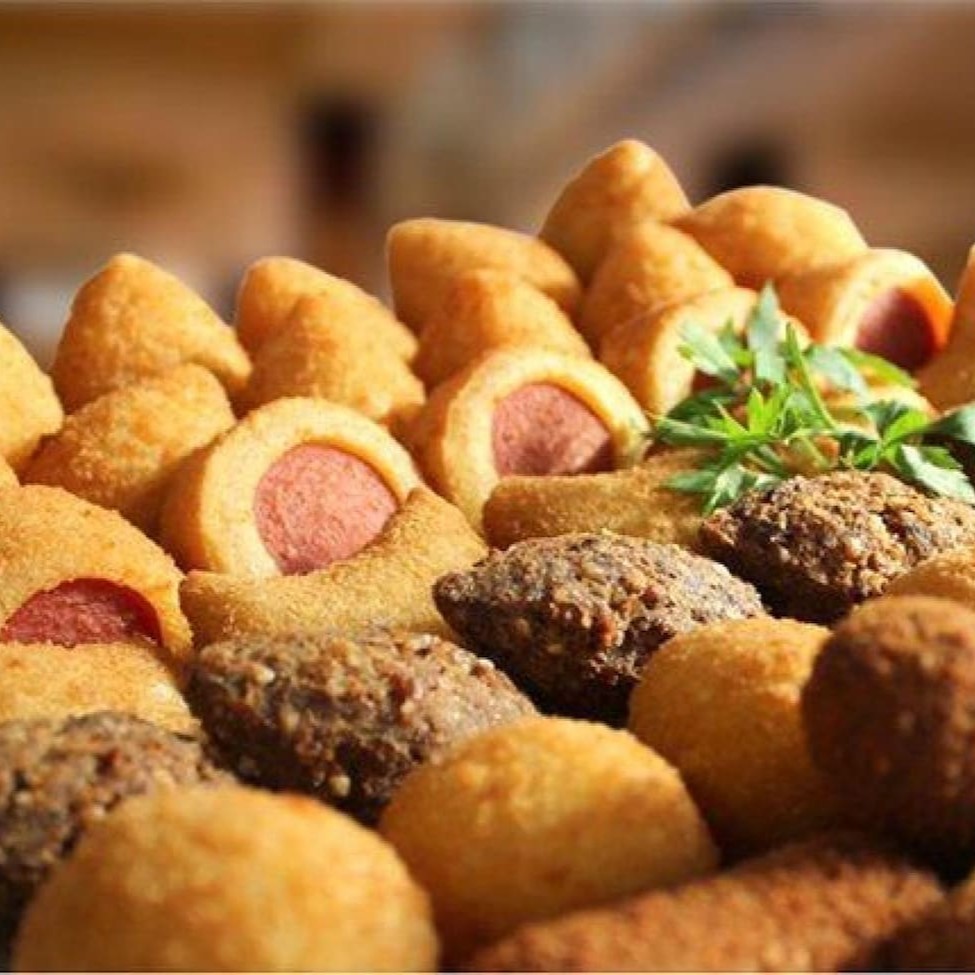 Utilizamos os melhores ingredientes nos nossos salgados, que tal escolher qual será o seu salgados para hoje?