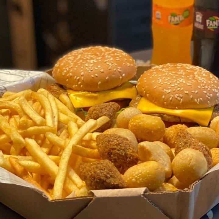 2 x-bacon +  porção de batata frita  + 20 salgados + 2 refri 200ml