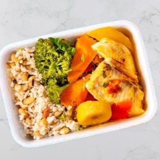 Apresentamos a nossa 'Marmita Mini', uma opção versátil e personalizável para a sua refeição! Com ela, você tem a liberdade de montar o seu prato do seu jeito, adequando-o às suas preferências e necessidades dietéticas. Cada ingrediente é cuidadosamente selecionado e preparado para garantir um sabor irresistível e uma refeição nutritiva. É a escolha perfeita para quem busca uma alimentação equilibrada sem abrir mão do prazer em comer. Aproveite!