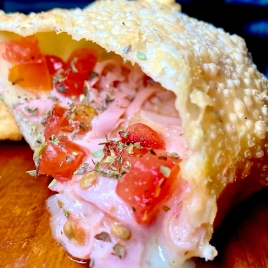 Queijo Mussarela com Presunto e Tomate picotado com orégano