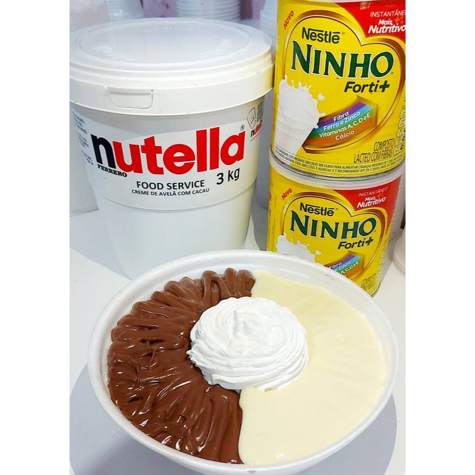 Delicioso açaí gourmet, chantilly, creme de leite Ninho, leite Ninho e Nutella.