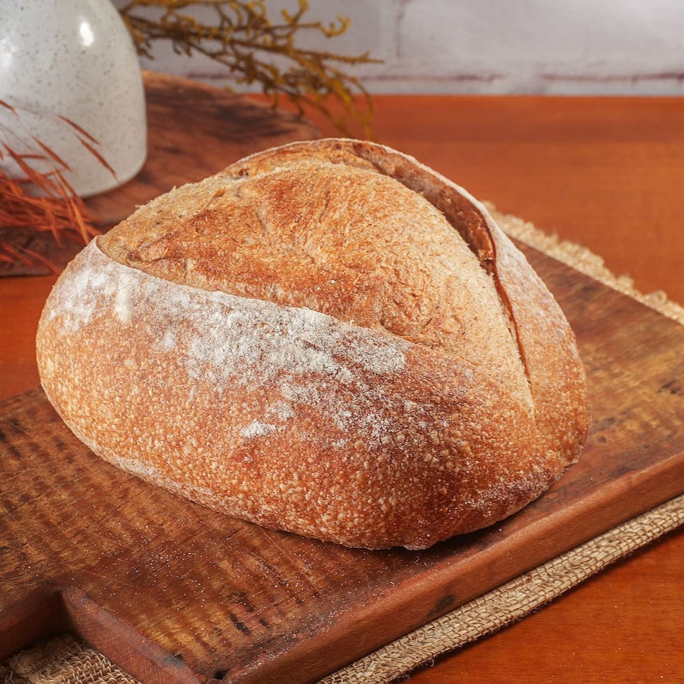 Sourdough: Tradicional / Integral / Queijo & Ervas / Multigrãos Pão de forma: Tradicional ou Multigrãos  Um pão artesanal delicioso feito através de fermentação natural. Utiliza farinha italiana para garantir uma qualidade premium. A crosta crocante esconde uma migalha macia, revelando sabores autênticos do Sourdough. Um prazer para os amantes da boa panificação! 1 unidade