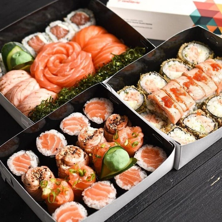 1 temaki filadelfia + 1 temaki skin + 06 hot Filadélfia