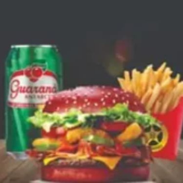 Pão De Pimenta Biquinho, 2 Carnes Artesanais 150g Inigualáveis, Cheddar, Mussarela, Peito De Peru, Cream Cheese, Picles, Rúcula, Cebola Caramelizada, Molho Especial, Batata Chips, Batata P + Refrigerante Lata