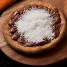 Chocolate ao leite e coco.