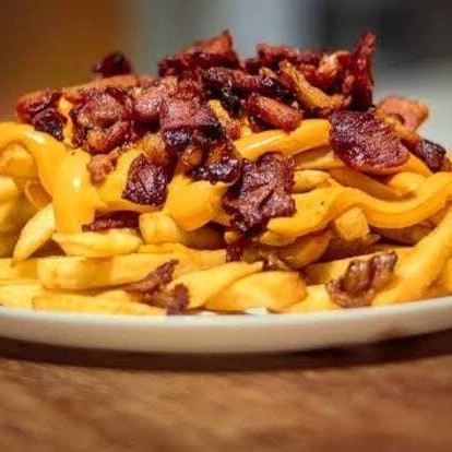 500g de batata  Bacon Calabresa  Cheddar  Maionese  Ketchup