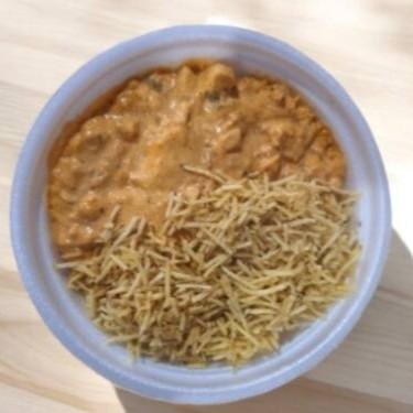 Quentinha de isopor 500ml .  Strogonoff de carne  Arroz branco  e batata palha .Não colocamos acompanhamentos separados