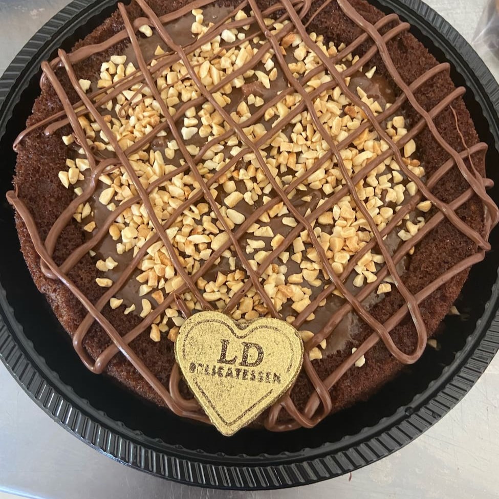 Deliciosamente preparado com uma Massa de Chocolate bem macia e fofinha, com uma generosa camada de Brigadeiro Gourmet, finalizado com Amendoim triturado e Nutella de verdade. . . . ###tags#### promoção promocao oferta desconto barato taxa gratis entrega grátis combo doce sobremesa bolo fatia brownie braune brauni browni nutela Nutella Ninho kitkat red velvet pistache geleia cenoura brigadeiro chocolate copo felicidade bombom cone trufado pai de mel pote pavê pudim cuscuz cookies tortas tortellete bolo vulcao vulcão salgado gourmet artesanal