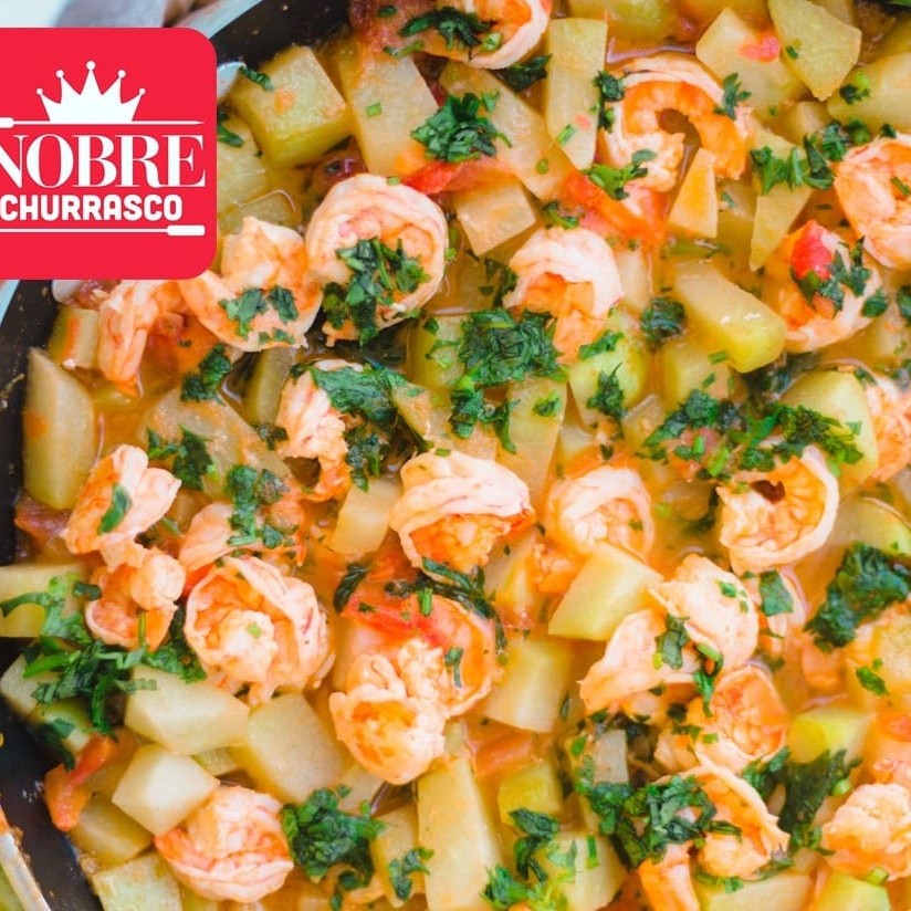 Acompanha arroz branco e farofa