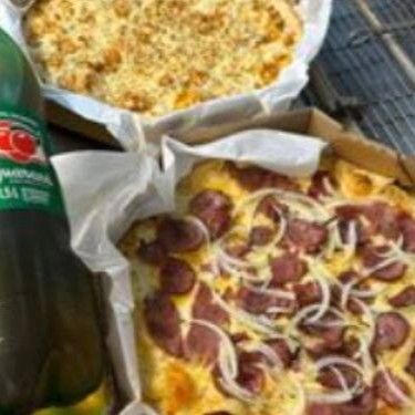 2 Pizzas Médias (Frango Com Catupiry E Calabresa Com Cebola) + Guaraná Antarctica 1,5l