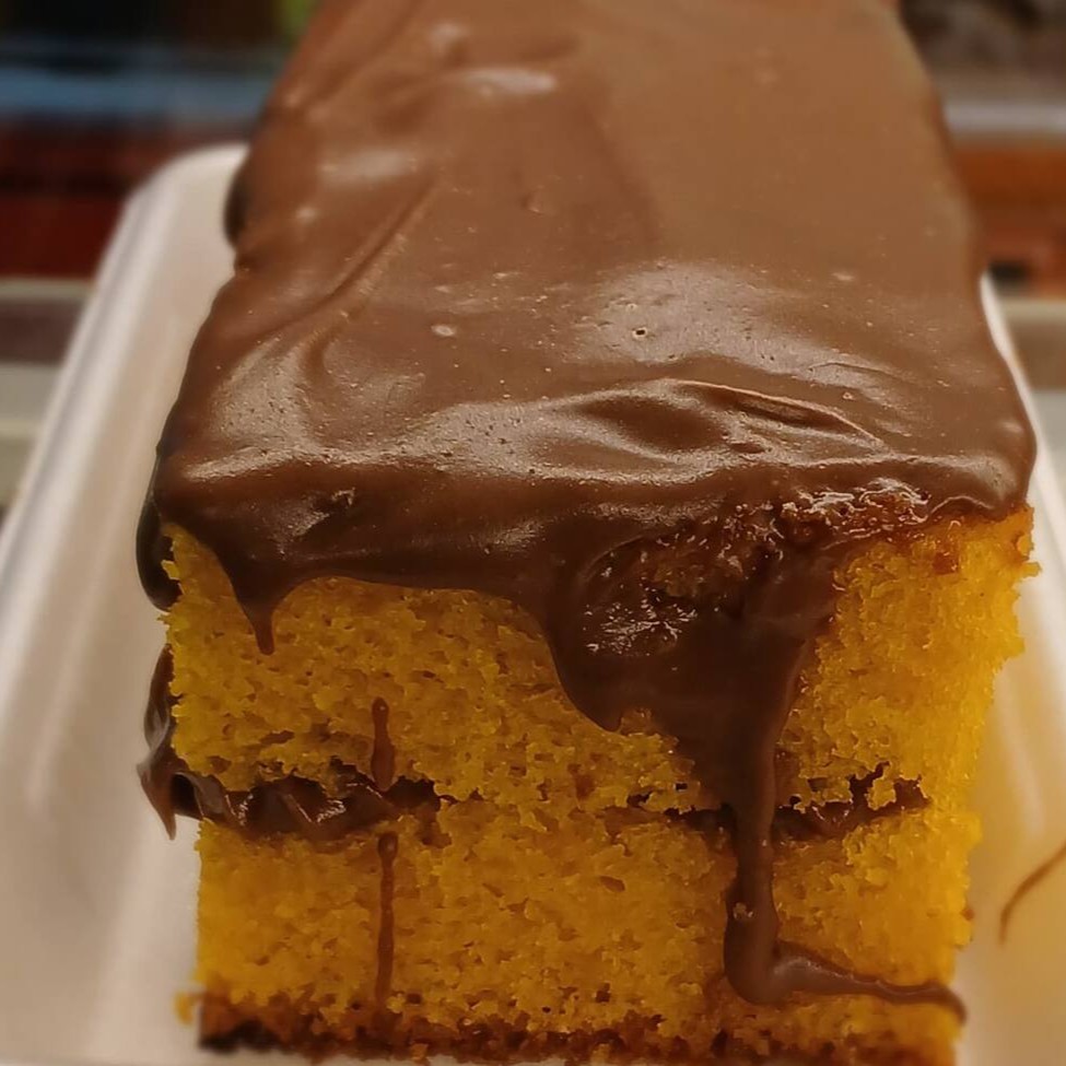 Bolo de Cenoura com  Chocolate Serve 2 Pessoas