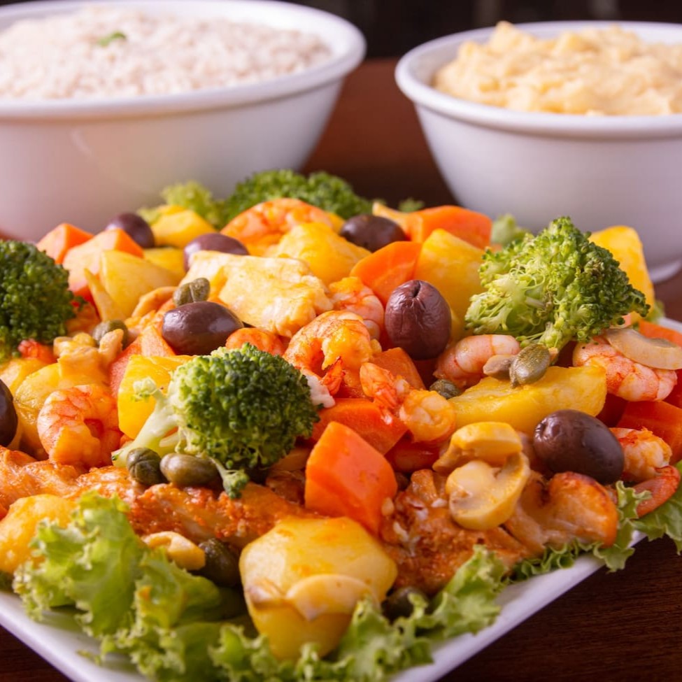 - batata cozida, camarão e maionese