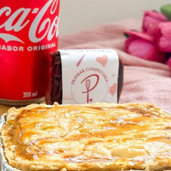 Escolha o sabor do seu empadão, com uma bebida bem geladinha e um docinho para alegrar seu lanche.