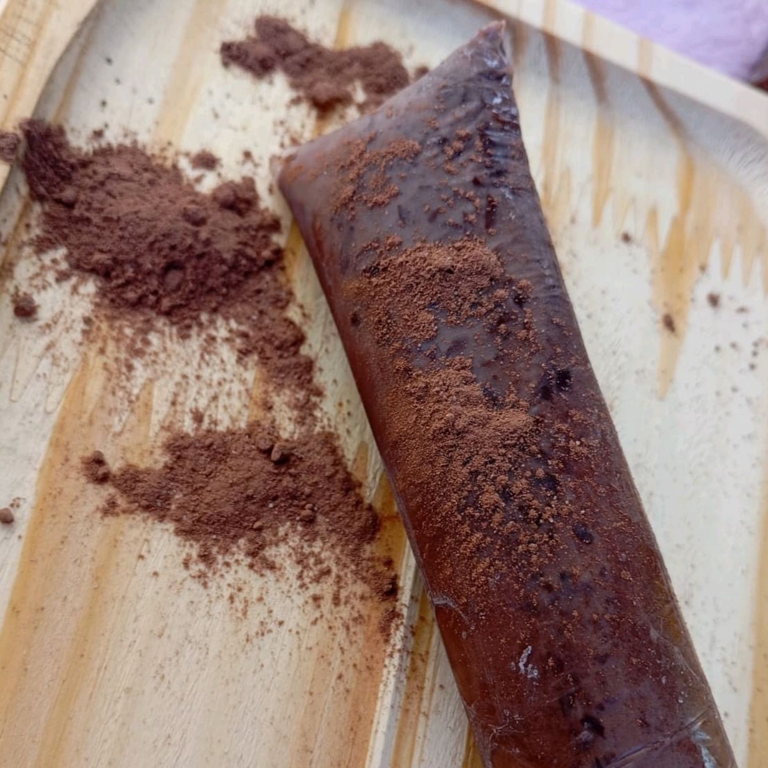 Base ao leite e leite condensado com chocolate 50% cacau com pedacinhos de chocolate crocante para a sua experiência ser ainda melhor.