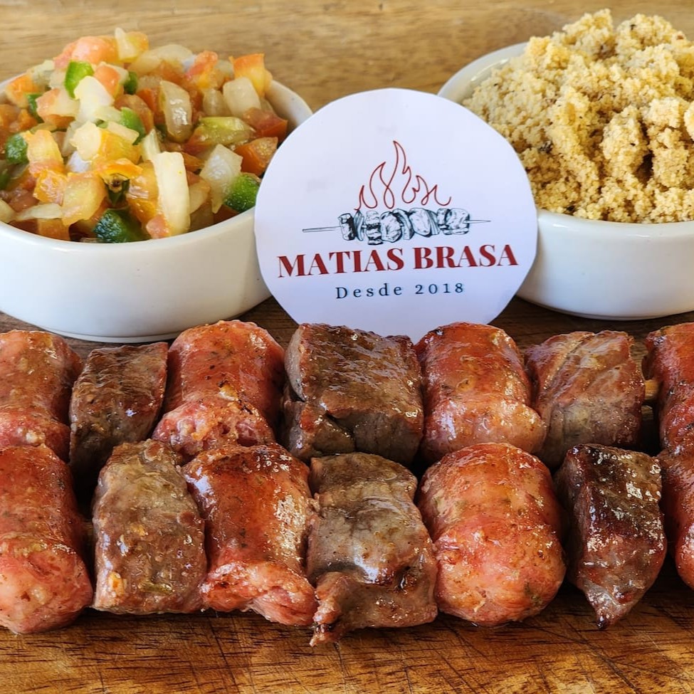 Carne e Linguiça Mineira.  Não Acompanha Molho + Farofa. Foto meramente ilustrativa 1 unidade
