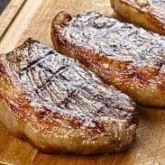 O bife ancho é um corte de origem portenha que tem conquistado os brasileiros.  - prato composto por 500gr a 550gr de bife de ancho angus e acompanhamento completo a sua escolha (arroz, farofa, molho a campanha, batata palito)