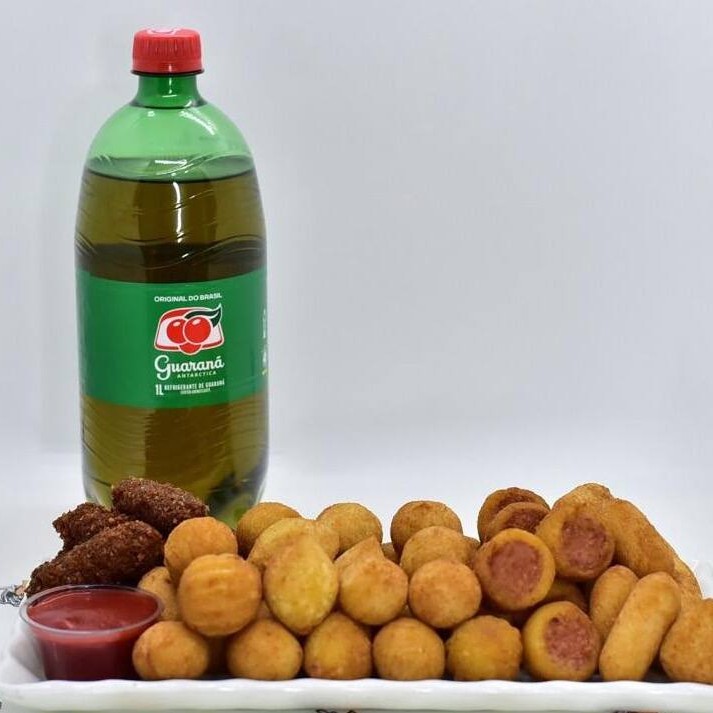 Serve até 10 pessoas  100 salgadinhos mistos+ refri de 1 litro guarana antártica bem gelado
