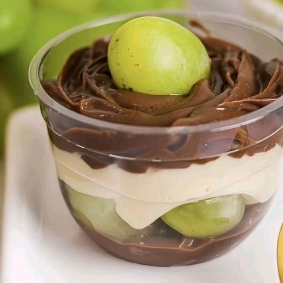 Brigadeiro cremoso com uva Brigadeiro de Ninho e pra finalizar Brigadeiro cremoso e uva