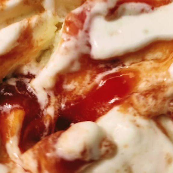 A tradicional sobremesa mineira na sua melhor versão. Sorvete de queijo minas mesclado com goiabada cascão artesanal