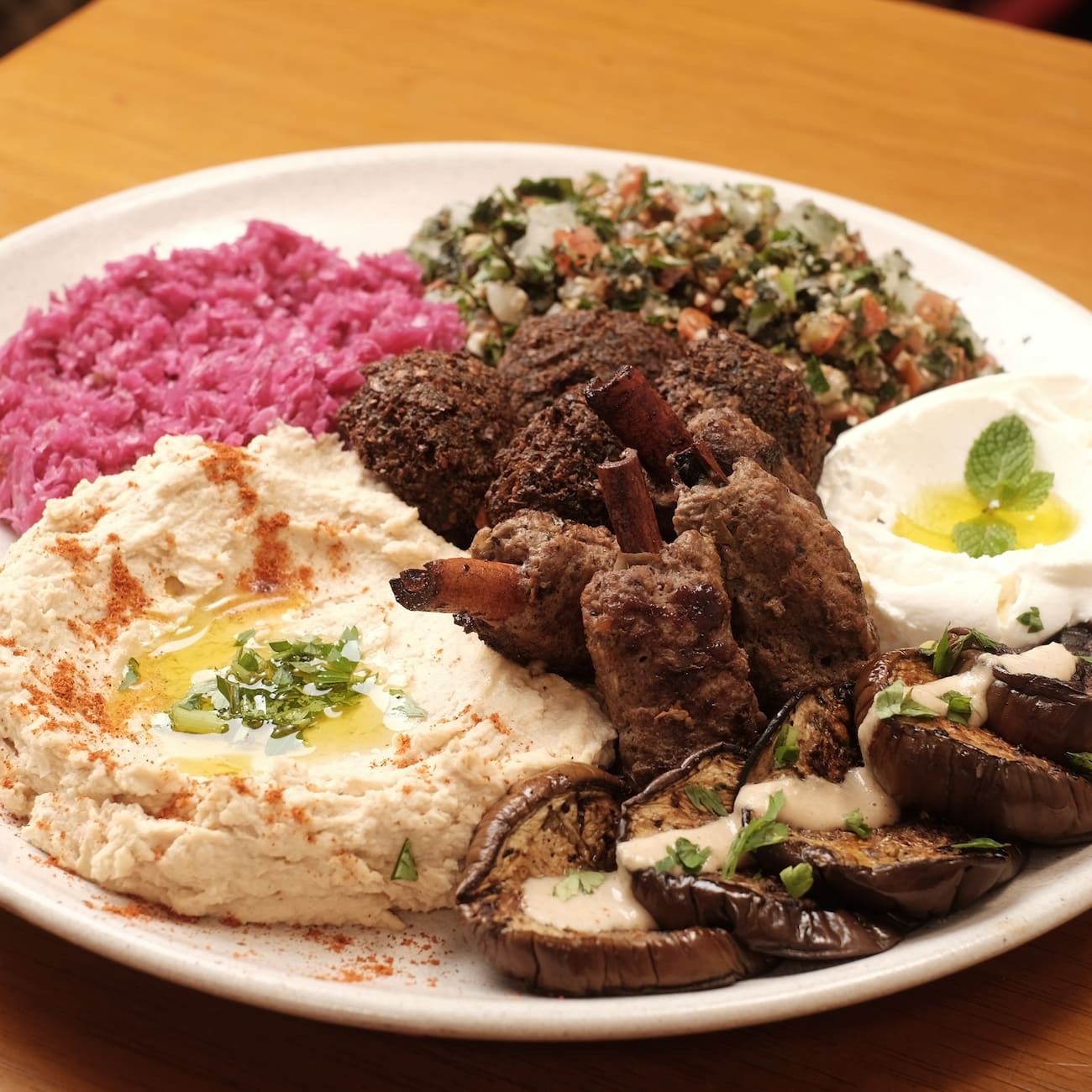 Escolha 1 proteína (Acompanha: Tabule, picles de repolho roxo, homus e coalhada)