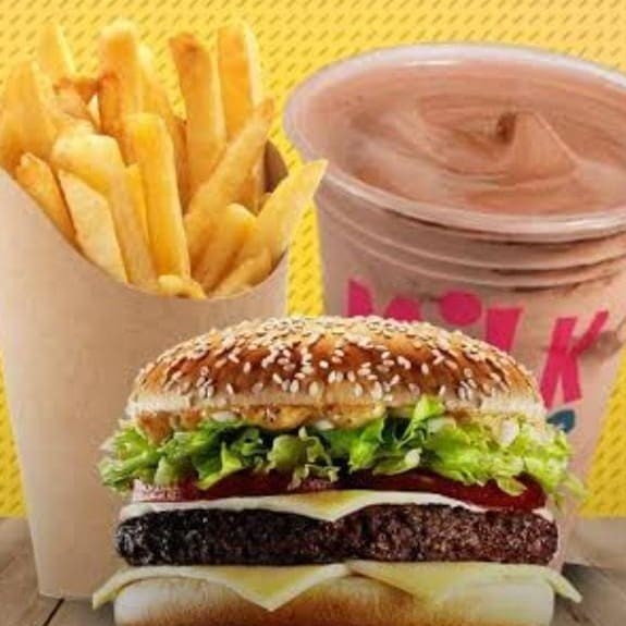Combo perfeito  Composto de x-tudo,um maravilhoso milk sheik é uma deliciosa batata