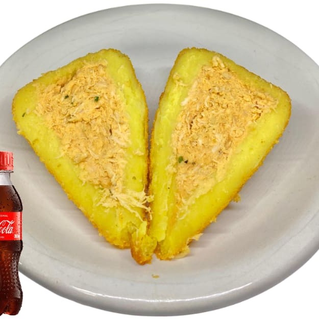 Coxinha de Frango + Coca-Cola 200ml O salgado queridinho do Brasil! Coxinha crocante por fora e recheada com frango desfiado e bem temperado por dentro. Para acompanhar, uma Coca-Cola geladinha de 200ml que combina perfeitamente com esse clássico irresistível. Simples, saboroso e do jeitinho que você gosta!
