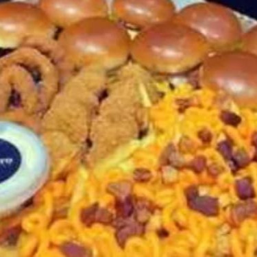 6 Smash Duplo, Anéis De Cebola Sútil, Batata Frita Crinklen, Bacon Crispy, Cheddar Cremoso, Nuggts, Molho Especial E Refrigerante De 1,5l)