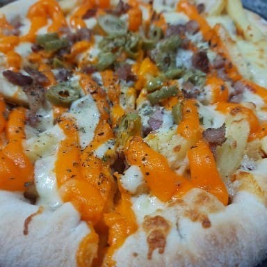 Molho De Tomate, Mussarela, Batata Frita, Bacon, Cheddar, Azeitona E Oregano