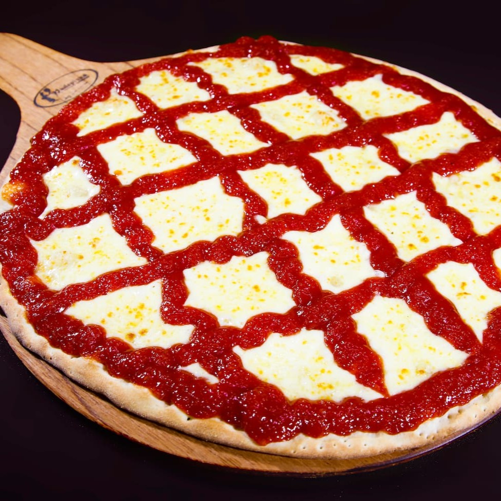 Não é a obra teatral de William Shakespeare, mas é tão boa quanto! Uma deliciosa massa fina coberta com Muçarela e goiabada. Não da pra resistir.