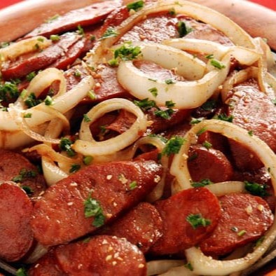 Acompanhamentos : Arroz , Feijão e Farofa . Não acompanha espaguete !