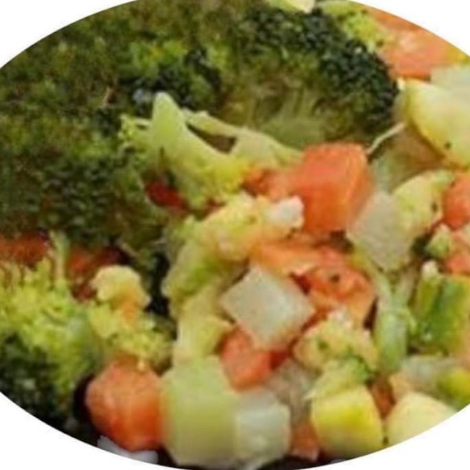 Abobrinha, batata, brócolis e cenoura cozidos no vapor e salteados no azeite.