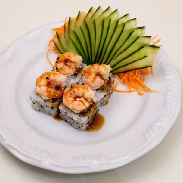 Arroz, camarão e cream cheese, finalizado com camarão.