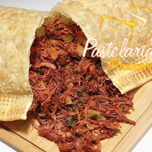 O pastel gigante mais famoso de Jacarepaguá!  São 30cm e muito recheio de: Carne Seca de 1ª qualidade, desfiada, refogada com alho, cebola, tomate e pimentão.