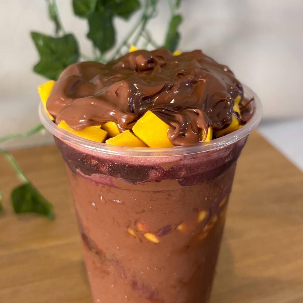 Açaí cremoso e delicioso! Obs: ao optar por complementos separados, fique atento: mesmo que selecione o mesmo complemento mais de uma vez, a quantidade enviada será a mesma da porção padrão que oferecemos no copo, ou seja, um saquinho por complemento. Caso deseje mais quantidade, é possível adicionar por um valor extra.