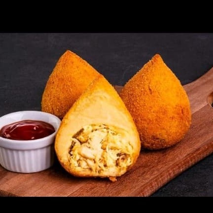 50 unidades de deliciosas coxinha de frango frito na hora!!!