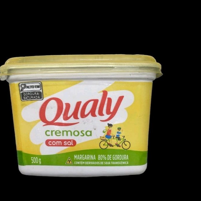 Óleos vegetais líquidos e interesterificados, água, leite em pó desnatado reconstituído,