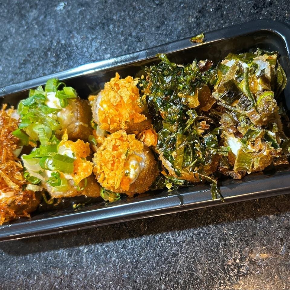 Hot rolls com complemetos sortidos