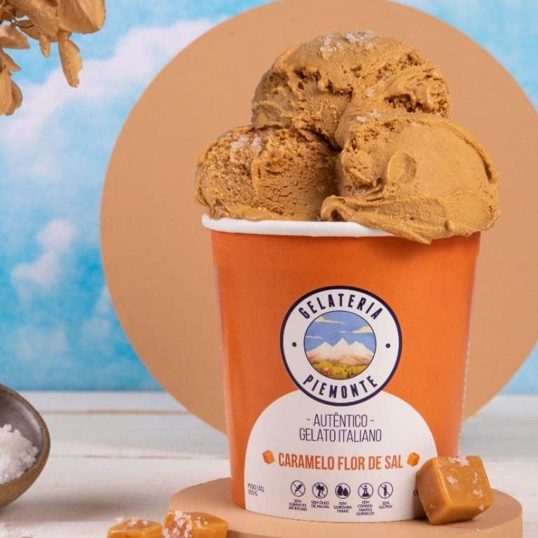 Nosso sorvete italiano de Caramelo Flor de Sal é feito sem corantes, óleo de palma, conservantes e 0% de gordura trans.