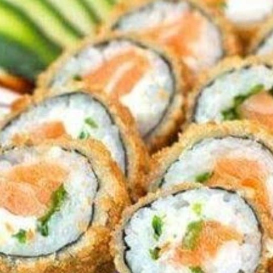 Alga arroz cream chesse salmom cebolinha empanado é frito