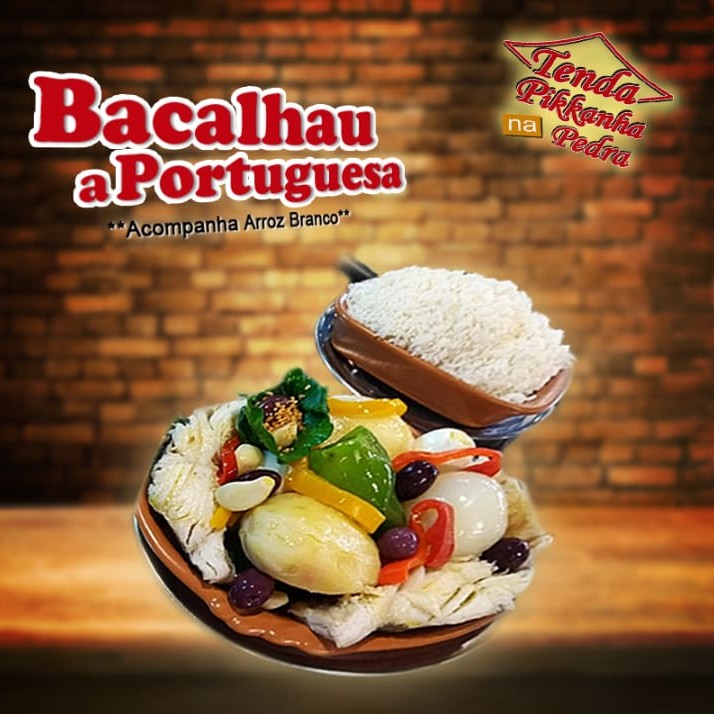 Descubra o verdadeiro sabor de Portugal com o nosso '210 - Bacalhau à Portuguesa para 2 pessoas', uma opção requintada da nossa categoria 'Refeições Especiais'. Este prato é uma sinfonia de sabores, com batatas cuidadosamente cozidas, cebolas suculentas, couve fresca e pimentões vibrantes, tudo meticulosamente temperado com alho. Acrescentamos ovos cozidos para uma textura rica e azeitonas para um contraste salgado. O prato é finalizado com um generoso rego de azeite de alta qualidade e acompanha um arroz soltinho e perfeitamente cozido. Prepare-se para uma experiência culinária memorável, diretamente da cozinha para a sua mesa em apenas 40 minutos.