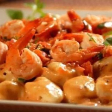 Descubra o encanto do nosso 'Molho de Camarão - 500 G' (250g de massa + 250g de Molho). Este prato apresenta um molho generoso e ricamente temperado, que é enriquecido com camarões suculentos e de alta qualidade. Cada porção, cuidadosamente medida em 500 gramas, é suficiente para agradar até os paladares mais exigentes. Pertencente à categoria 'Molho com Camarão', este prato é uma verdadeira celebração do sabor, proporcionando uma experiência culinária inesquecível. Seja para um jantar especial ou para um prazer diário, nosso Molho de Camarão nunca decepciona. #massa  #espaguete  #comida  #brasileira  #italiana  #point  #farfalle  #fettuccine  #talharim  #fusilli  #sucos  #polpa  #refrigerantes  #penne  #cupom  #marmita #pasta #nhoque #gnhocchi #capeletti  #ravioli  #massas frescas # #delivery #promoção #desconto #cupom #bebida #coca #spaghetti #janta #promoção #promocao #barato #coca #gratis #frete #delicia