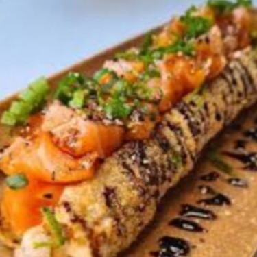 Enrolado de arroz com cream cheese e a proteína a sua escolha.

Feito especialmente para você! Arroz japonês temperado e cremoso cream cheese, combinados com a proteína da sua escolha — salmão, atum, camarão, peixe branco ou opção vegana. Uma combinação leve, saborosa e feita sob medida para o seu paladar!