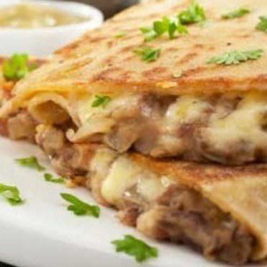 Crepe de massa caseira, super recheado com carne moída magra  refogada com tempero da casa, mais 1 queijo e 5 acompanhamentos de sua preferência!  #acai #crepe #tapioca #salada #natural #fit #lowcarb #jardimcrepetapioca #lanche #francesa #crepesalgado #crepedoce #tapiocasalgada #tapiocadoce #Catupiry #frango #carneseca #costelabovina #camarão #salmão #salame #presunto #calabresa #peitodeperu #docedeleite #Nutella #romeuejulieta #chocolate #kinderbueno #Milka #nestle #lacta #pizza #hamburguer #artesanal