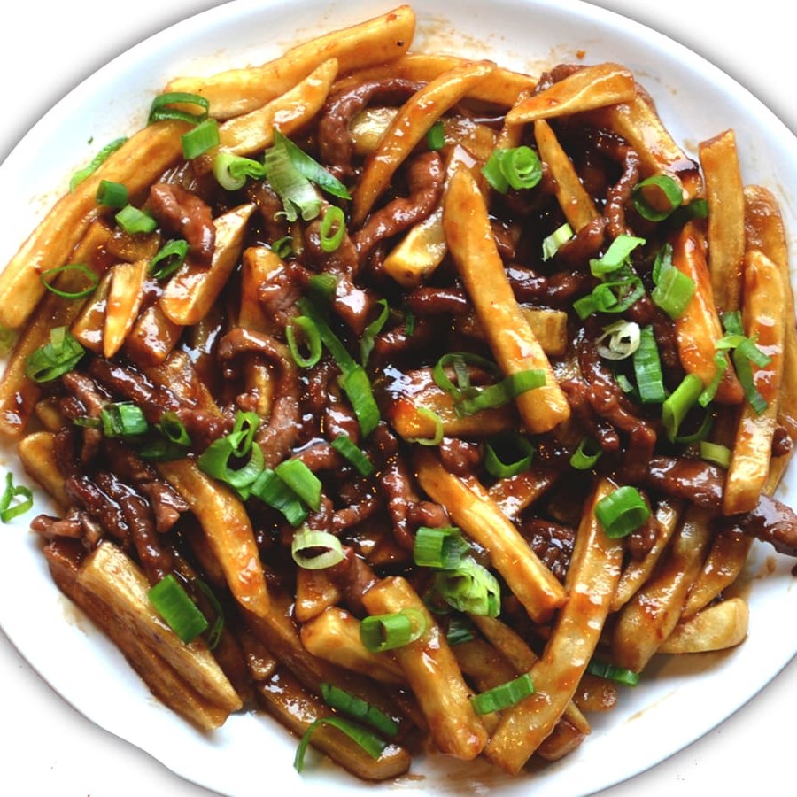 Fatias de Carne com batata frita e cebolinha ao molho oriental.  Servem 2 Pessoa