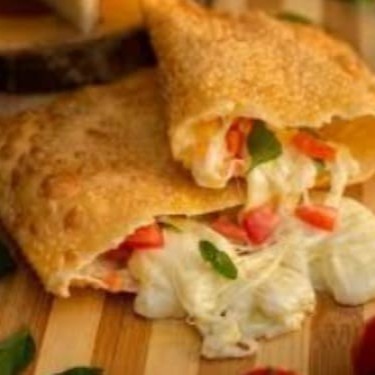 Margherita: queijo, tomate e manjericão