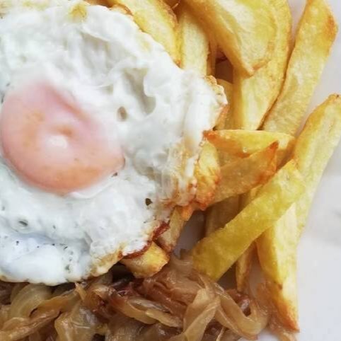 Arroz, Feijao, Macarrao, Salada Verde, Fritas E Farofa