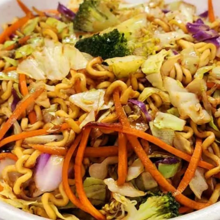 Macarrão oriental com legumes selecionados e temperado com nosso molho especial da casa